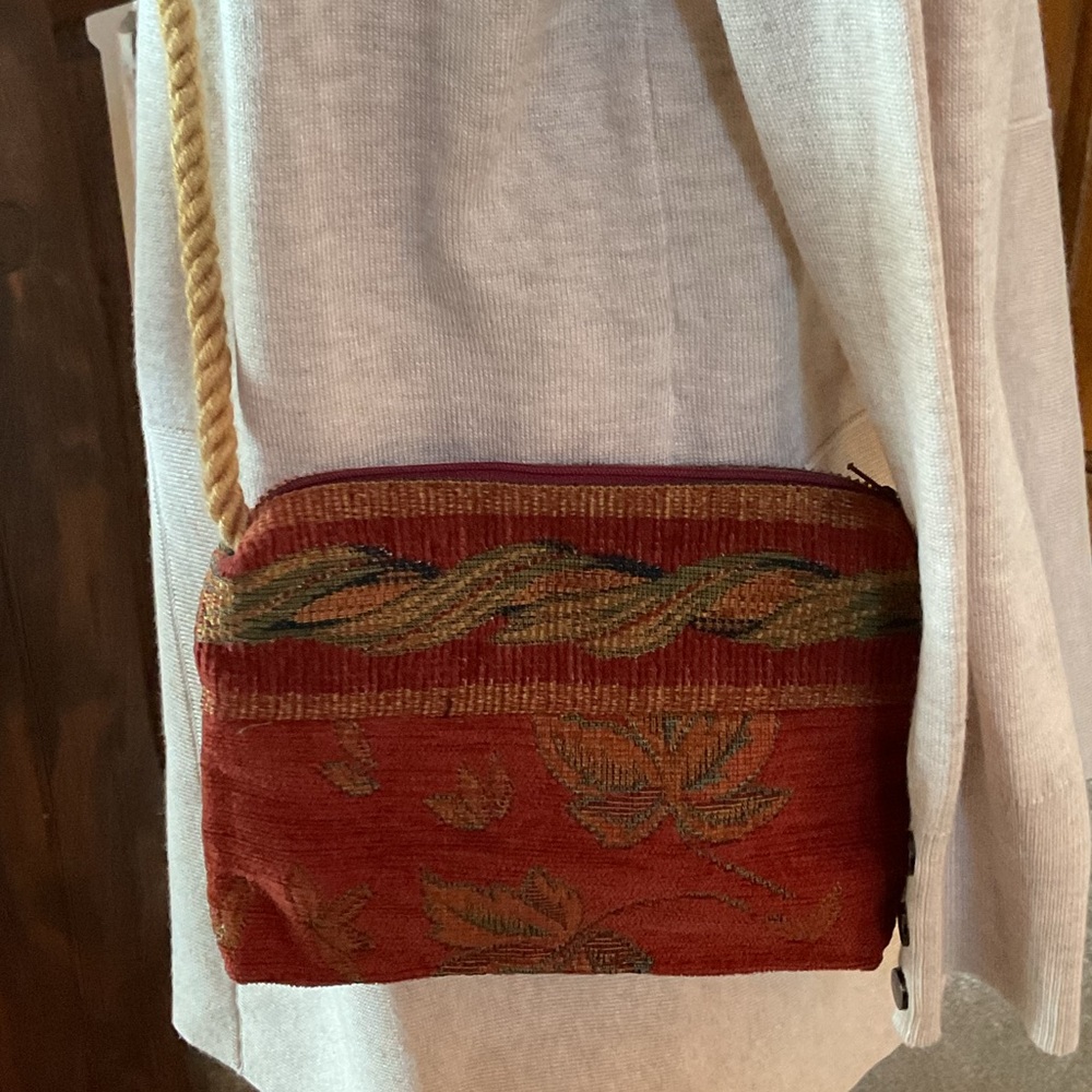 Hand woven tapestry bag.. - Picture 4 of 6